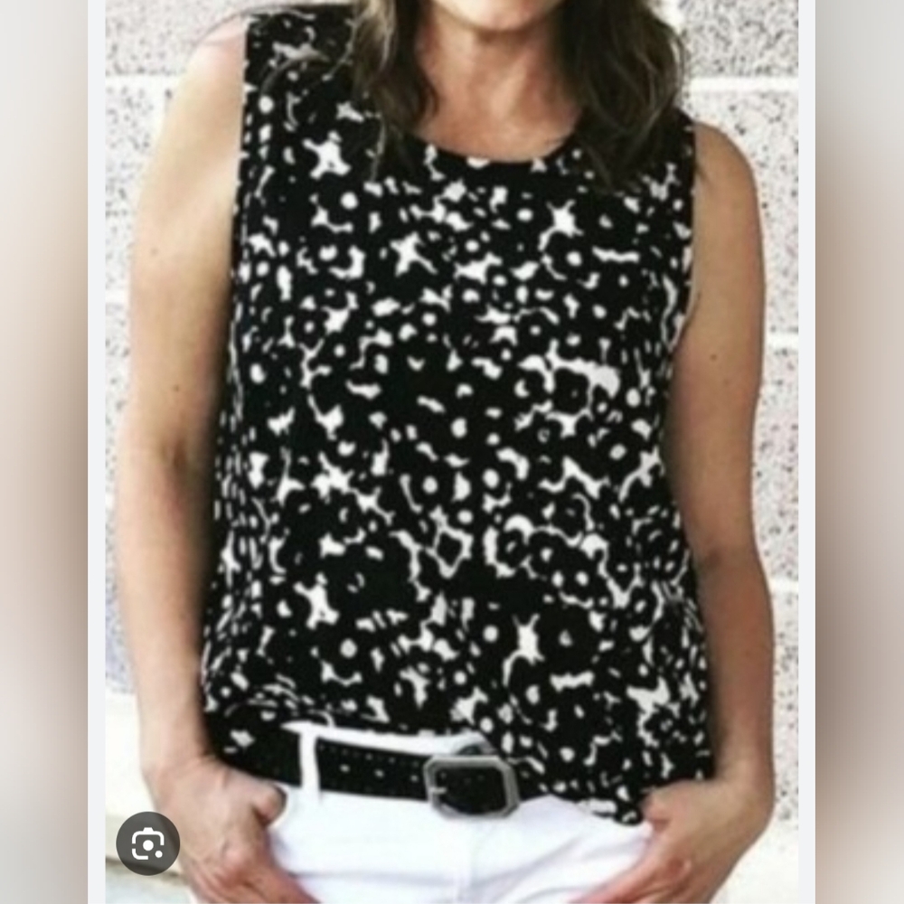 Women's Black and White Sleeveless Top